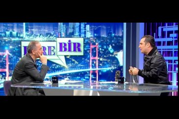 Ömür ile 30'dan fazla kedimiz var