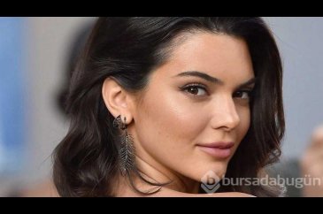Kendall Jenner transparan elbisesiyle boy gösterdi! Gelen tepkileri...