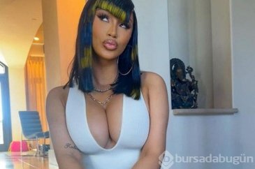 Ünlü şarkıcı Cardi B. sahnede twerk yaparken pantolonu yırtıldı! 