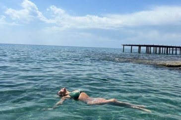 Pelin Öztekin'den bikinili pozlar
