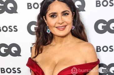 Oyuncu Salma Hayek sarı bikinisiyle şov yaptı!