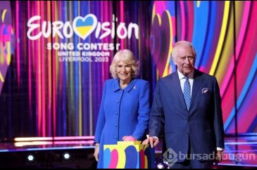 İngiltere Kralı 3. Charles ve eşi Camilla Eurovision sahnesinin açı...