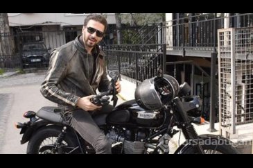 Eski manken ve oyuncu Emre Kızılırmak iddialı açıklamalarda bulundu