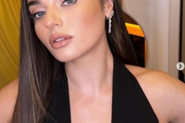 Ünlü oyuncu Ayça Ayşin Turan'ın yatak pozuna beğeni yağdı!