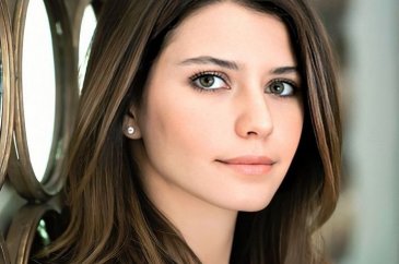 Beren Saat'den Aşk-ı Memnu filmine tam destek