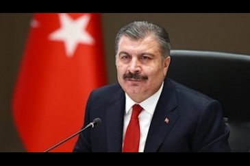 Sağlık Bakanı Fahrettin Koca ile gençler arasında gülümseten diyalog