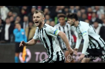 Beşiktaş'ta iki ismin geleceği netleşti! 