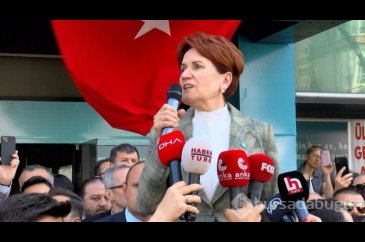 Akşener, Esenler'de vatandaşlara seslendi