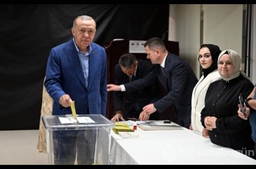 Liderler oylarını kullandı
