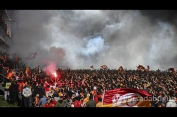 Galatasaray şampiyonluğu Florya'da taraftarıyla kutladı