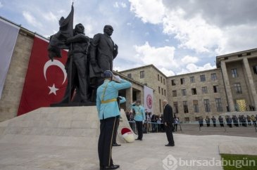 Milletvekilleri illerin alfabetik sıralamasına göre yemin ediyor

