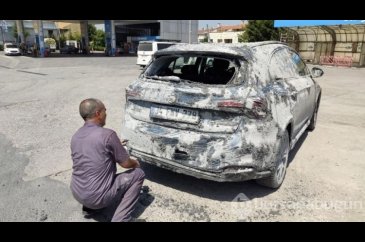 Beton otomobilin üzerine döküldü!