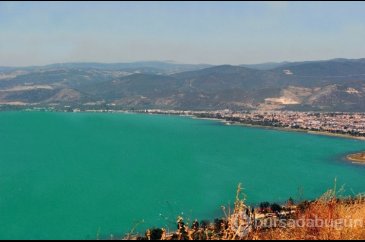 İznik Gölü'nün rengi turkuaza döndü