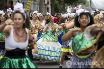 İngiltere'deki Notting Hill Karnavalı'nda renkli görüntütüler