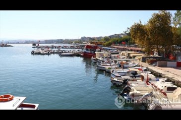 Balıkçılar bol hamsiyle limana dönüyor