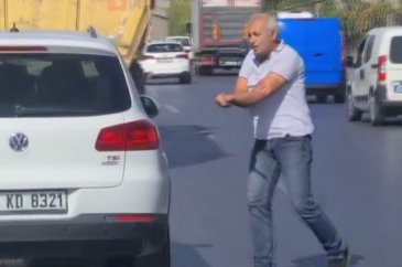 Kağıthane'de trafikte bıçaklı yol kavgası

