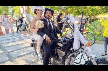 Gelini motosiklet konvoyu eşliğinde aldı
