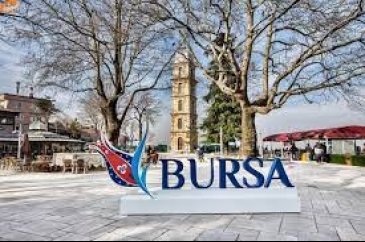 Bursa'da bir evin çatısında yangın çıktı! Başka evlere sıçramadan s...