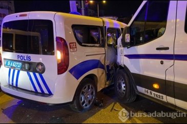 Bursa'da polis aracı ile servis minibüsü ve taksi çarpıştı! 6 yaralı