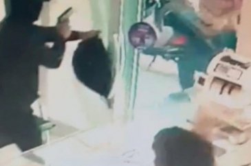 İzmir'de maskeli kuyumcu soygunu: 1 yaralı