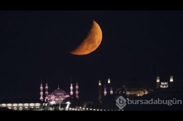 Ankara ve İstanbul'da ay güzel görüntüler oluşturdu