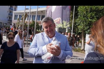 Çeşme'de 'Akdeniz' temalı festival şenlik havasında başladı