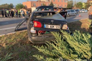 Otomobil, öğrenci servisi ile çarpıştı: 5 yaralı