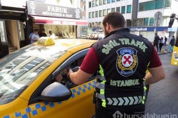 Cezaya sinirlenen taksici aracını yumrukladı