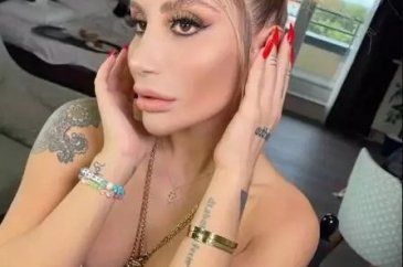 İrem Derici'den şaşırtan itiraf: Bütün ünlülerin minimum üç fake he...