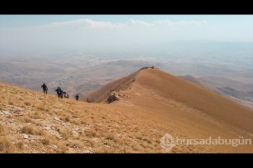 Kösedağı'na tırmanan dağcılar "Karabağ Azerbaycan'ındır" pankartı açtı