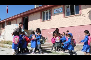 Eskişehirli Şebnem öğretmen: Gerçek sevgiyi Van'daki çocuklarda tattım
