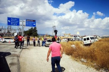 Yeni evli çifti balayı yolundaki kaza ayırdı