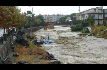 Çanakkale'de şiddetli yağış tekne batırdı