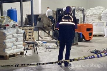 Tekirdağ'da deterjan imalathanesinde karıştırıcı mikser devrildi! 1...
