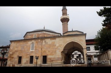 Kastamonu İbn-i Neccar Camii'nin 666 yıllık kapısı el işlemeleriyle...