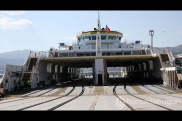 Türkiye'nin en büyük feribotları Van Gölü'nde taşımacılığa ivme kattı