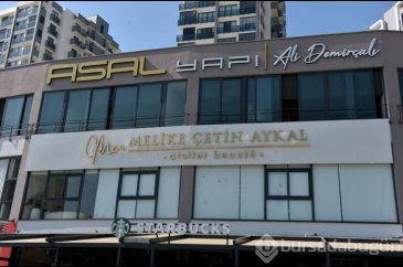 Başkanın kızının güzellik merkezine kurşun yağmuru
