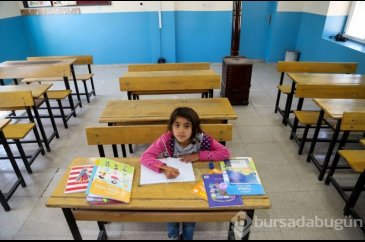 2 derslikli okulun tek öğrencisi var