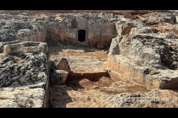 Perre Antik Kenti'ndeki kazı çalışmalarında mezar buldu