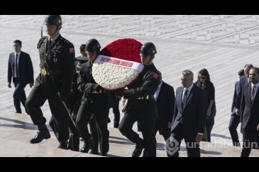 Avusturya Başbakanı Karl Nehammer, Anıtkabir'i ziyaret etti
