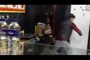 Bursa'da hırsızlık şüphelisine esnaftan meydan dayağı yedi