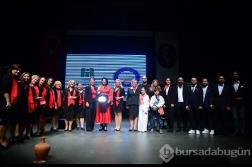 Cumhuriyet'i Atatürk'ü anarak kutladılar