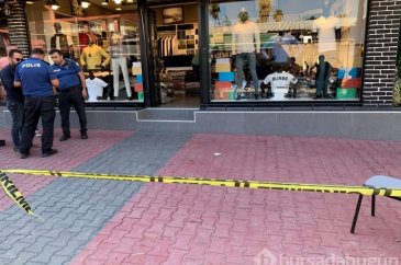 Adana'da motosikletli infaz (Mağazaya kurşun yağdırdılar)