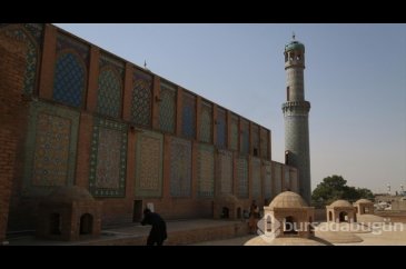 Afganistan'da bulunan Herat Ulu Cami'nin bir kısmı deprem sonucu yı...