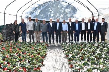 Keles'li çiftçiler Bursa'nın çiçekli güzelliğine katkı sağlıyor