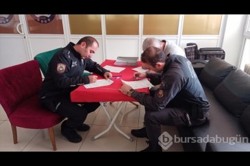 Amasya'da polisler Cumhuriyet'in 100. yılı dolayısıyla 100 ünite ka...