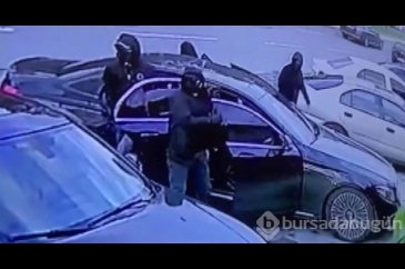 Lüks otomobille gelen maskeli saldırganlar kurşun yağdırdı