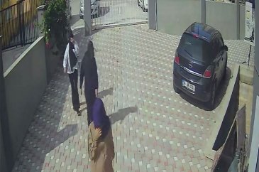 17 daireye girip 2 milyon liralık hırsızlık yaptılar
