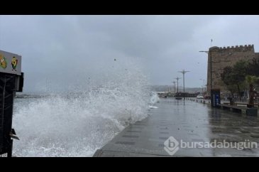 Sinop'ta fırtınada 4 metrelik dalgalar oluştu
