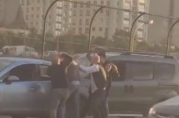 İstanbul trafiğinde sopalı kavga
